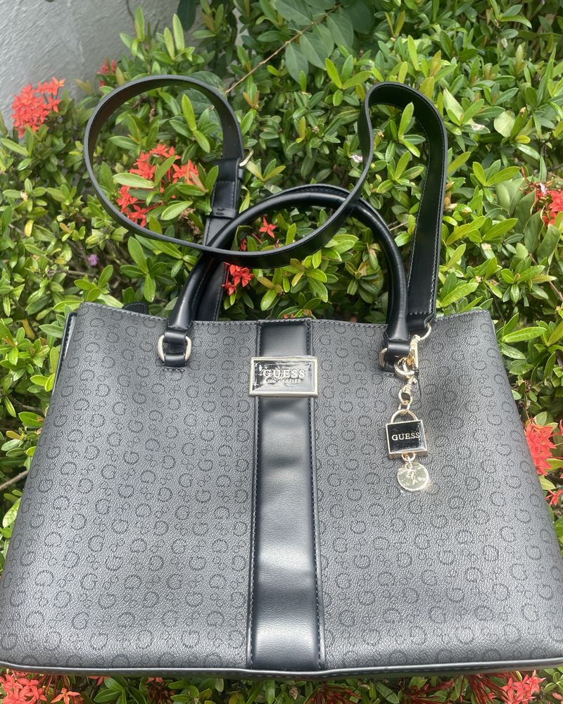 Cartera Guess negra