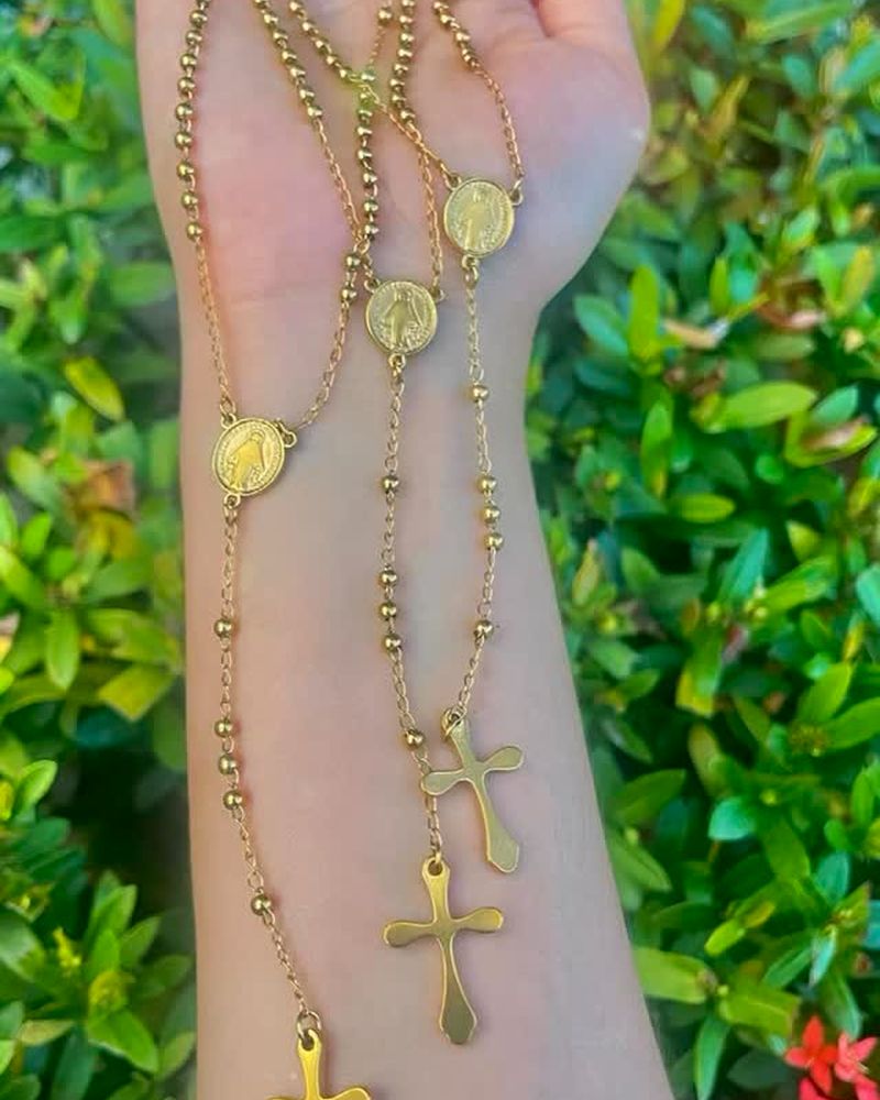 Rosarios y cadenas con cruz